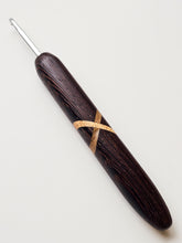 04.50mm Wenge + Spalted Maple XO Metal Crochet Hook (Item #125)