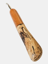 05.50mm Light Roasted Maple + Driftwood CLOVER Metal Crochet Hook (Item #196)