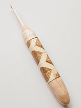 04.50mm Maple + Limba / Holly Zigzag Crochet Hook (Item #247)