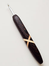 05.00mm Wenge + Holly/Maple XO Metal Crochet Hook (Item #121)