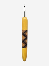 05.50mm Yellowheart + Ash / Walnut / Wenge Zigzag Metal Crochet Hook (Item #143)