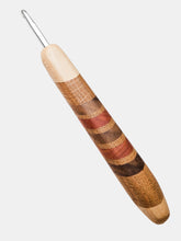 05.00mm Maple + White Oak + Walnut + Cedar Diagonal Stripes Metal Crochet Hook (Item #155)