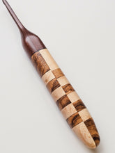 05.00mm Dark Roasted Maple + Birdseye Maple / Zebrawood Checker Crochet Hook (Item #226)