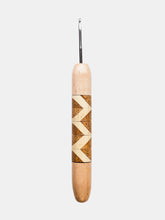 03.00mm Maple + Holly / Limba Zigzag Metal Crochet Hook (Item #135)
