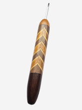 03.50mm Light Roasted Maple + Walnut / Osage Orange / Yellowheart Chevron + Dark Roasted Maple Metal Crochet Hook (Item #131)