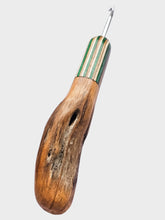 04.00mm Green Spectraply + Driftwood Metal Crochet Hook (Item #51)