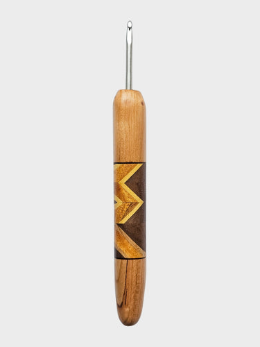 03.75mm Maple + Yellowheart / Osage Orange / Walnut Zigzag CLOVER Metal Crochet Hook (Item #219)