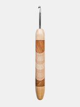 04.00mm Buff Laced Polish Metal Crochet Hook (Item #154)