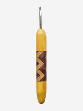 04.50mm Yellowheart + Ash / Walnut / Purpleheart Zigzag Metal Crochet Hook (Item #138)