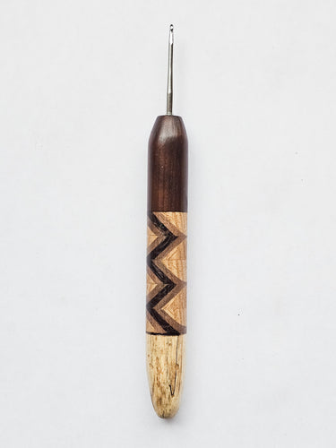 02.50mm Dark Roasted Maple + Wenge / Walnut / Ash Zigzag + Spalted Tamarind Metal Crochet Hook (Item #201)