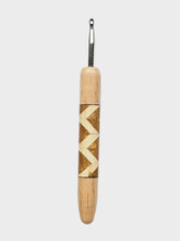 06.00mm Maple + Holly / Limba Zigzag Metal Crochet Hook (Item #71)