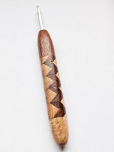 04.50mm Lacewood + Dark Roasted Maple / Maple Zigzag CLOVER Metal Crochet Hook (Item #137)
