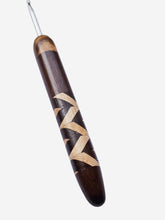 04.50mm Zebrawood + Dark Roasted Maple + DRM / Maple Retro CLOVER Metal Crochet Hook (Item #173)