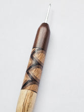 02.50mm Dark Roasted Maple + Wenge / Walnut / Ash Zigzag + Spalted Tamarind Metal Crochet Hook (Item #201)